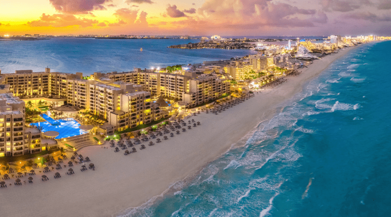 ¿Cuánto cuesta un viaje a Cancún para 2 personas?