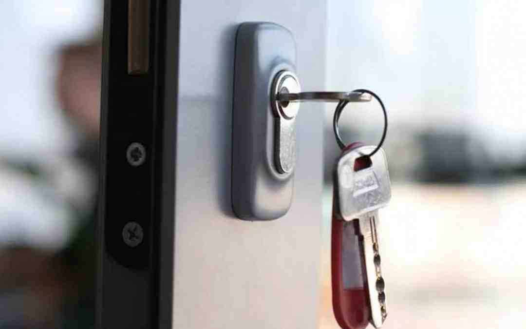 Comment ouvrir la porte d'une voiture sans clé ?