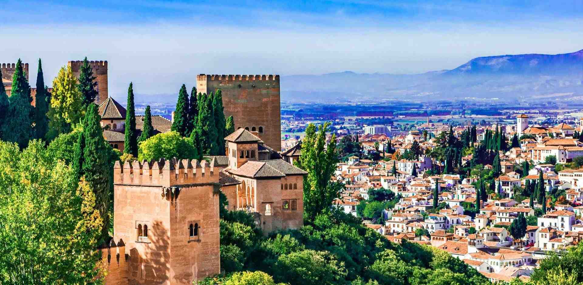 Qu'est-ce que l'Alhambra de Grenade et qui l'a construite ?